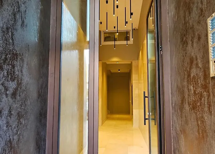 Center Easy_luxury * 地拉那